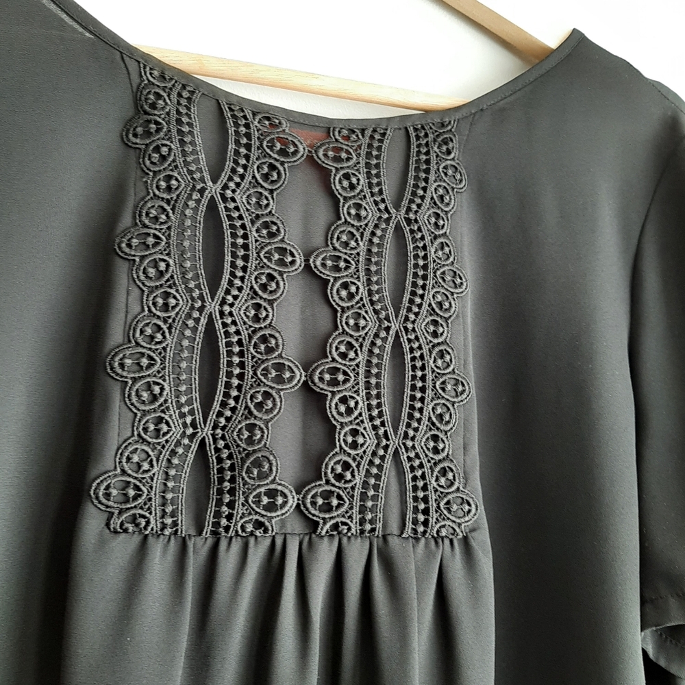 JOE FRESH Lace Detail Semi-Sheer Light Flowy Blouse Top High-Low Hem Black Sz L - Picture 4 of 11